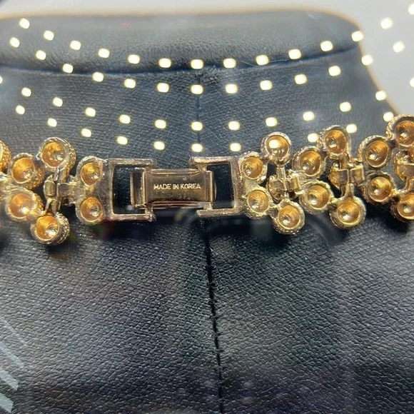 Vintage gold tone nugget necklace and 2 pairs of coordinating clip earrings - Picture 7 of 12